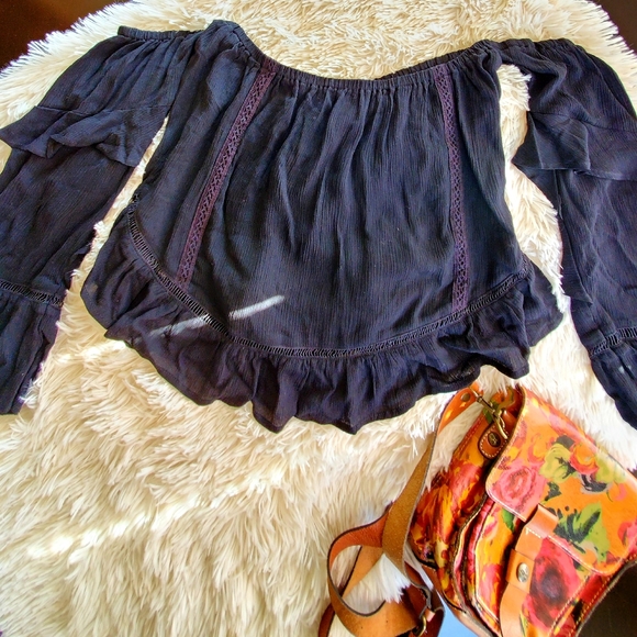 Black Off the Sholder Long Sleeve Pheasant Top - Picture 5 of 9